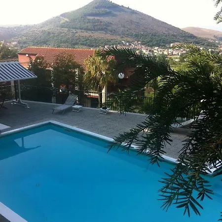 Affittacamere * Castel Morrone